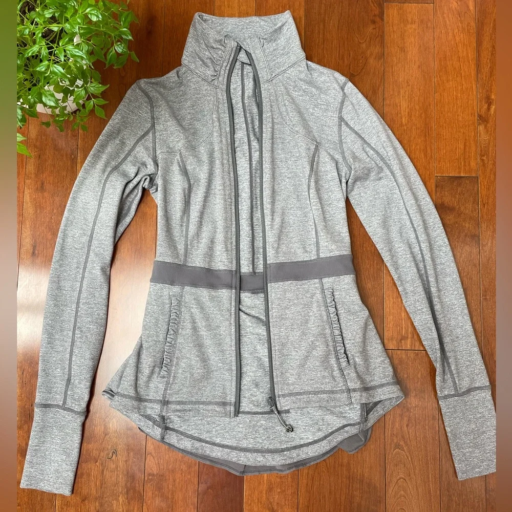 Grey lululemon sweater - Picture 1 of 3